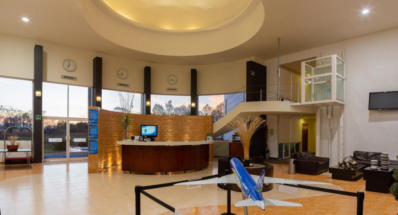 Hotel Aeropuerto Morelia Alvaro Obregon Exteriör bild